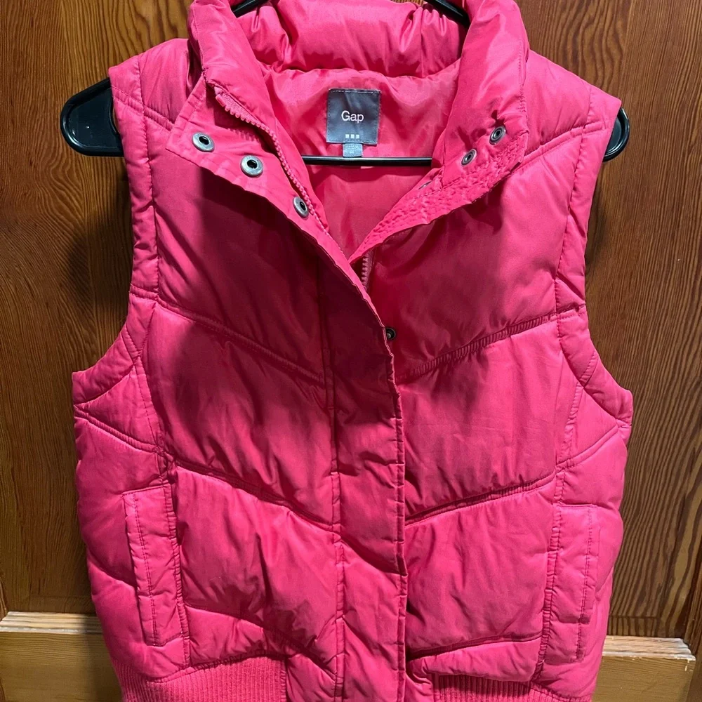 GAP Pink Puffer Vest - Picture 2 of 3